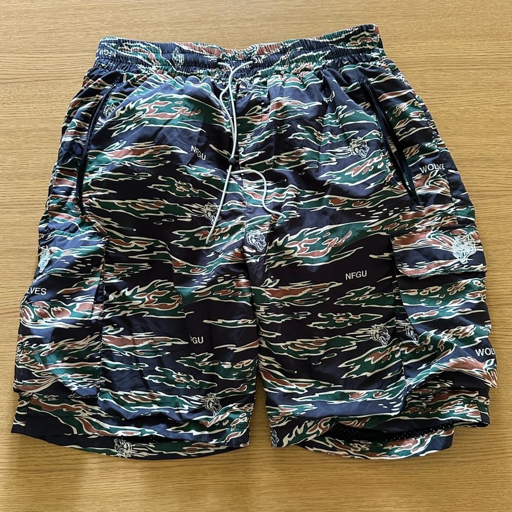 DARC SPORT Small Wolf Head Utility Shorts in Desert Camo